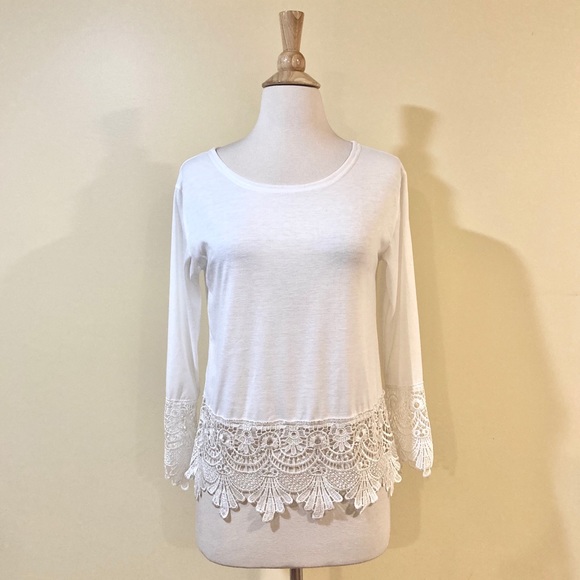 Tops - Floral Lace Hem and Cuffs Scoop Neck Cropped Top